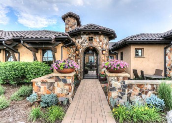 609-cliffgate-lane-castle-small-016-60-front-of-home-666x443-72dpi